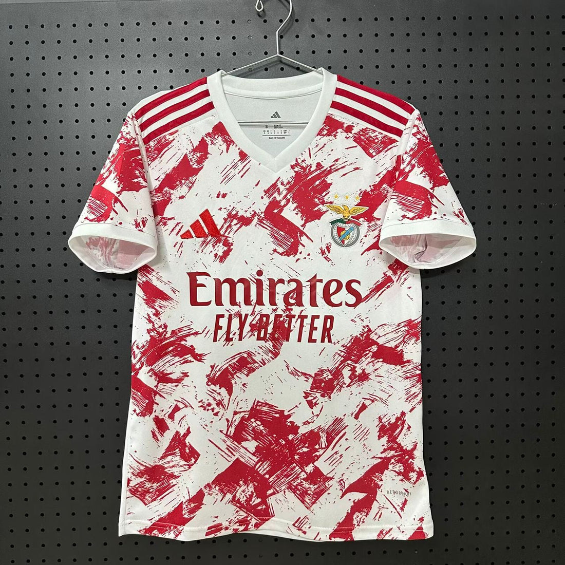 Camisola concept exclusiva vermelha e branca 2026/27 - LANÇAMENTO