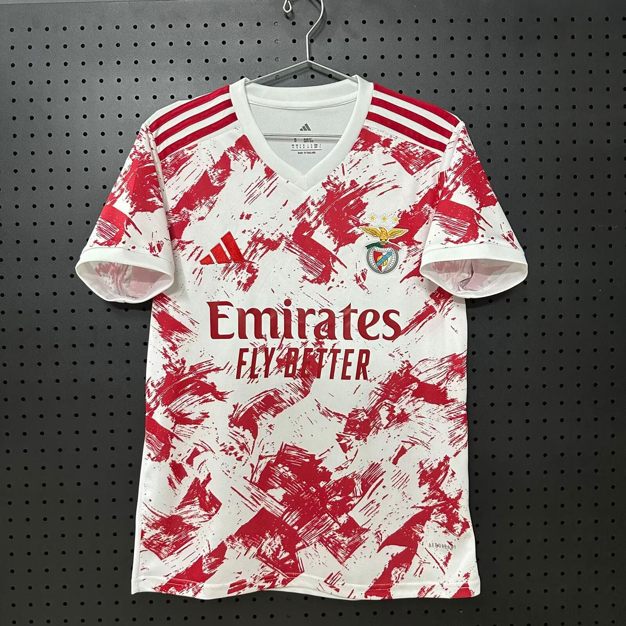 Camisola concept exclusiva vermelha e branca 2026/27 - LANÇAMENTO