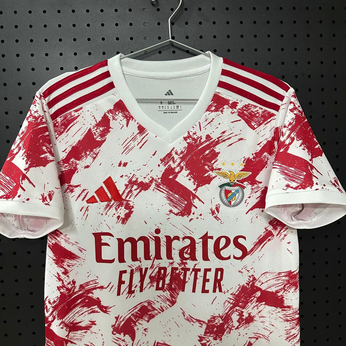 Camisola concept exclusiva vermelha e branca 2026/27 - LANÇAMENTO