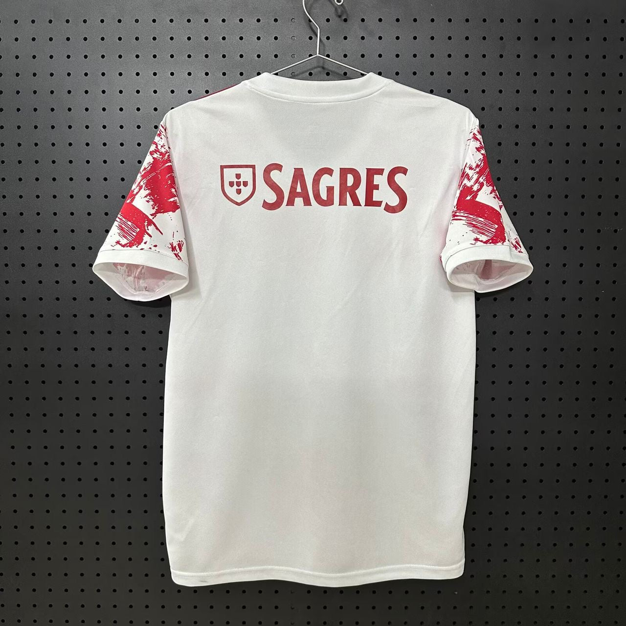 Camisola concept exclusiva vermelha e branca 2026/27 - LANÇAMENTO