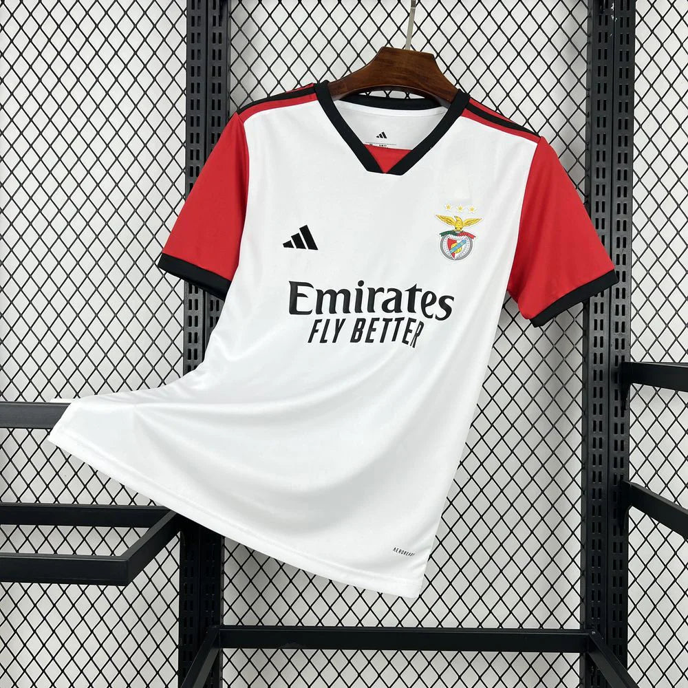 Camisola concept branca e vermelha 2026/27
