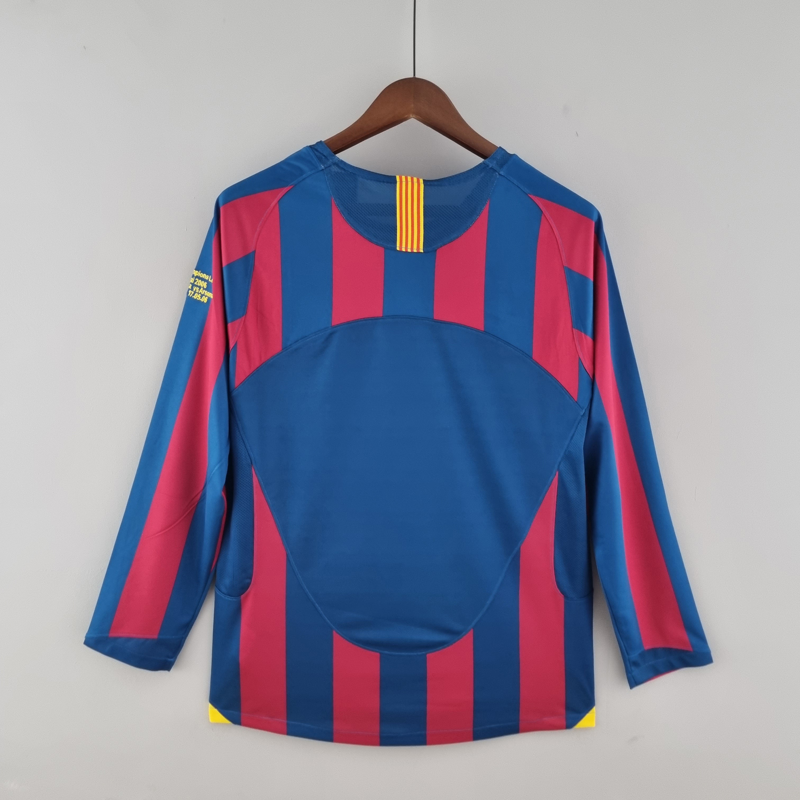 Camisa Retrô Manga Longa Barcelona 05/06