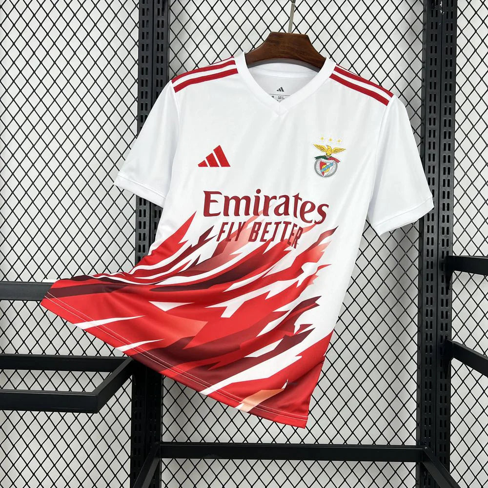 Camisola concept branca e vermelha 2026/27