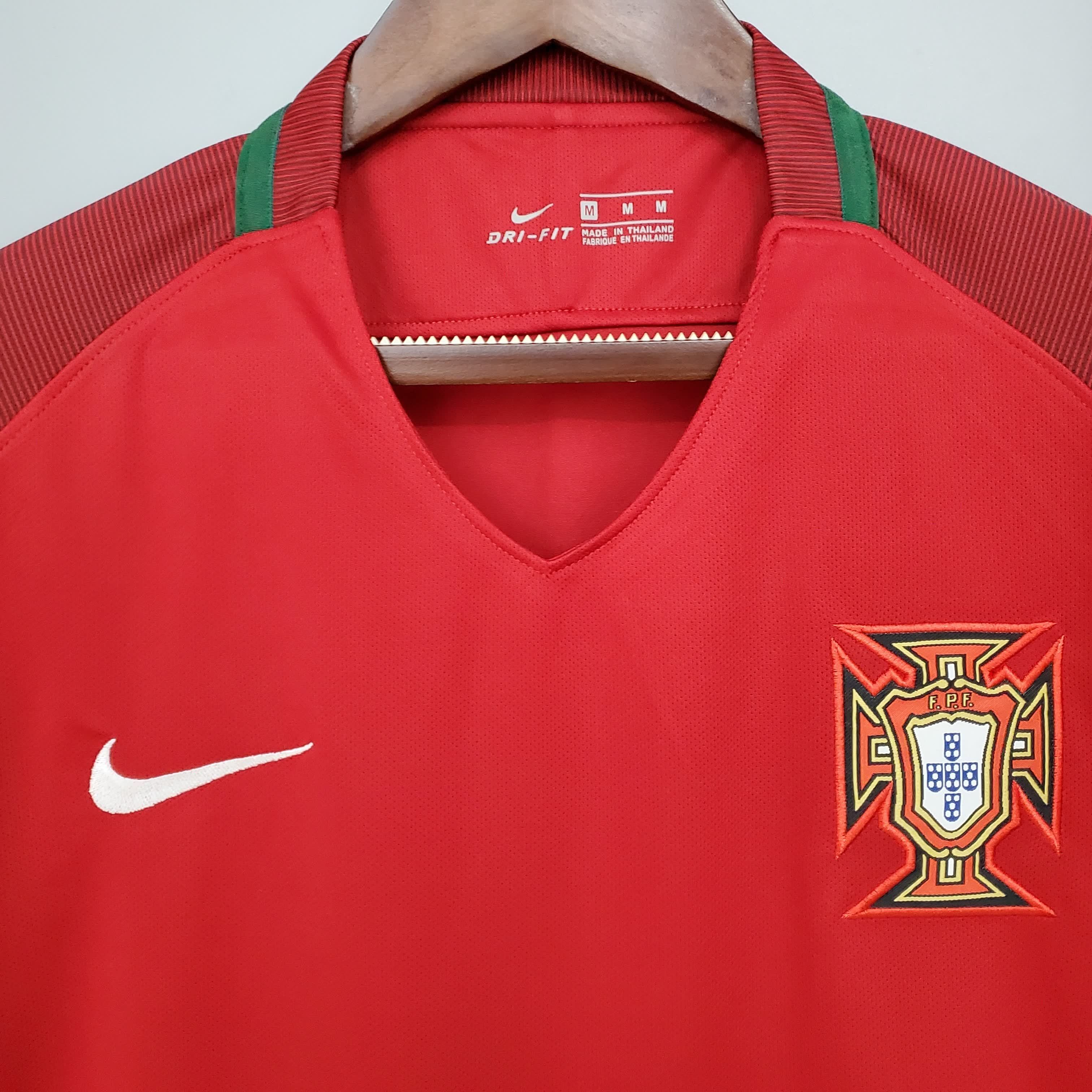 Camisola Portugal Retrô - Versão Final Euro 2016
